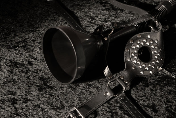Imbracatura viso con imbuto Open Mouth Gag Head Harness with Funnel Black